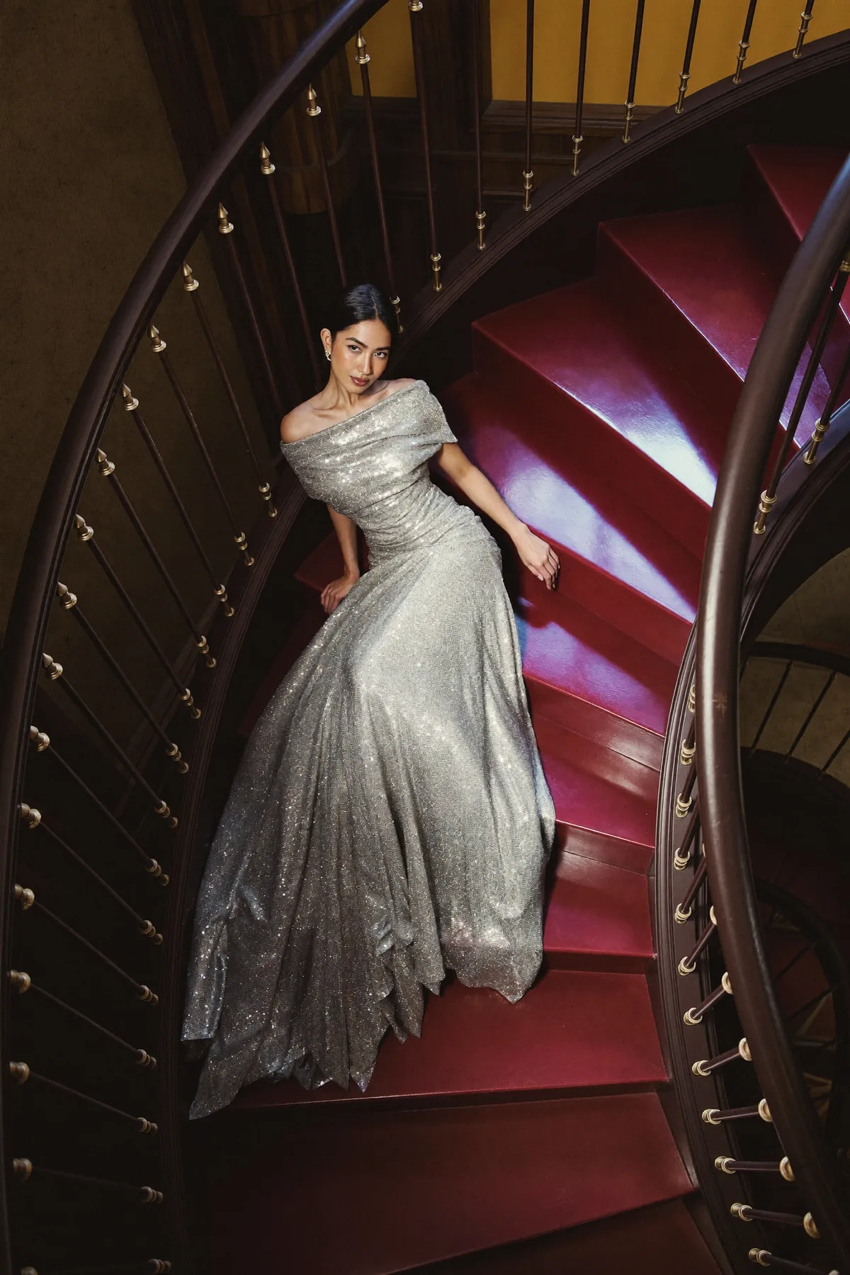 Fashion — Descent in Silver